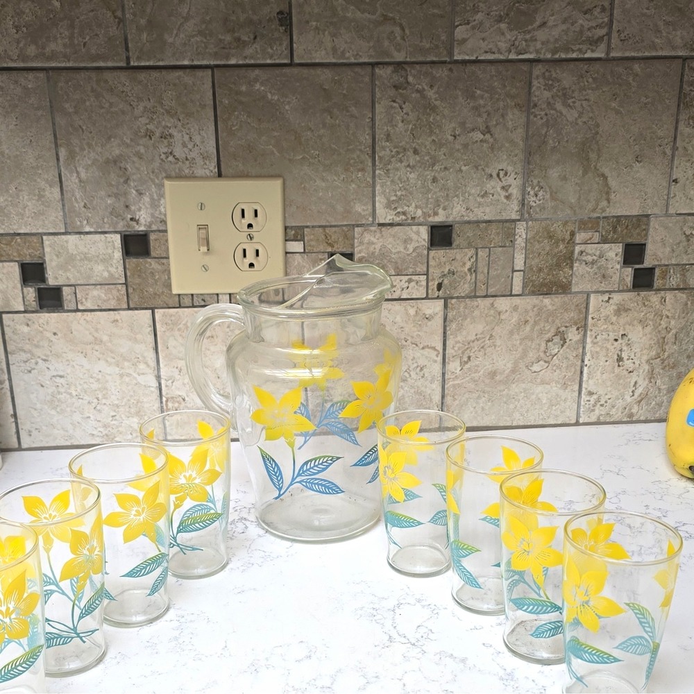 Federal Glass Yellow Lillies And Teal Leaves 8 Glasses And A Pitcher.